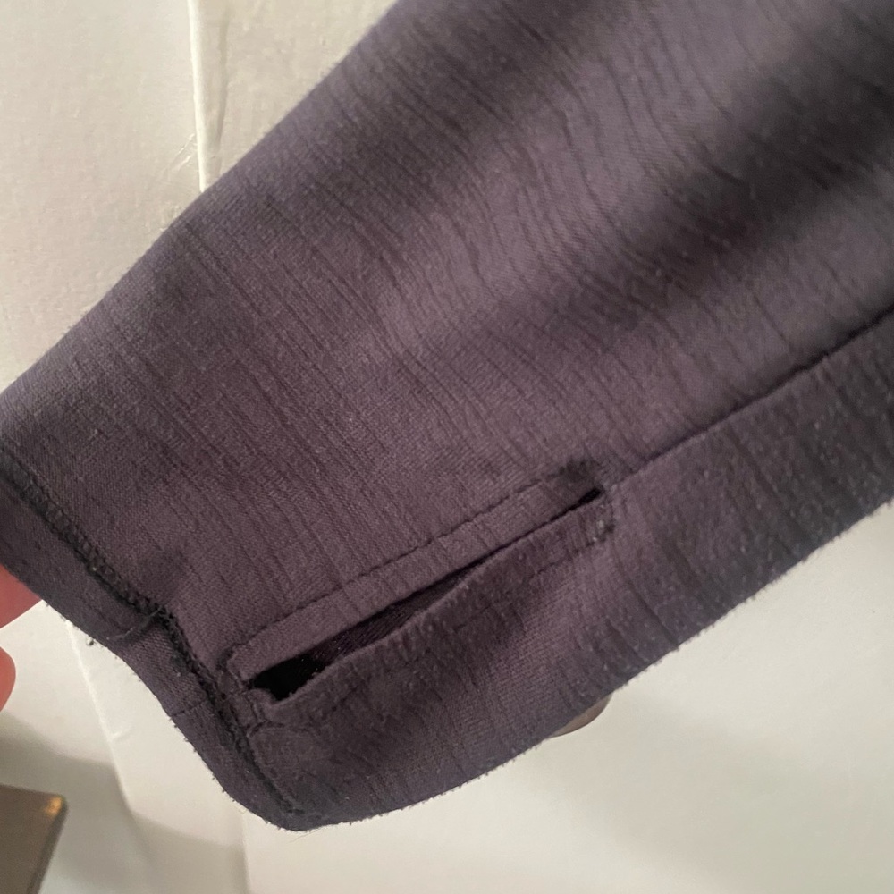 Old Navy Women’s Dark Gray Long Sleeve Active Tee - Picture 2 of 5